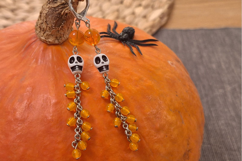 Mačkané korálky kuličky 4 mm, 40 ks/16 cm - opálová oranžová