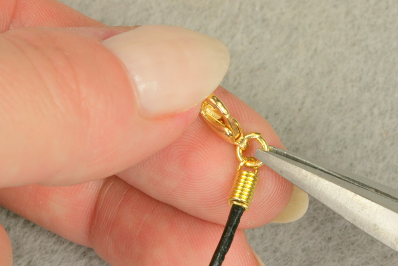 Bižuterní kleště ploché s půlkulatými čelistmi do špičky, The Beadsmith - červené