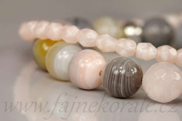 Minerální korálky - kulička 8 mm, 1 ks - achát Botswana (vzorovaný)