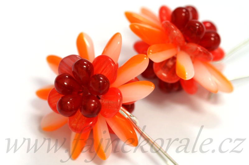 Mačkané korálky slzičky, hrušky, 5x7 mm, příčná dírka, 50 ks - žíhaná červená