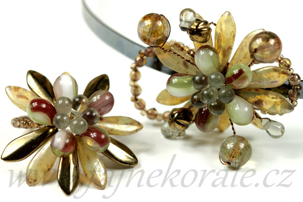 Mačkané korálky slzičky, hrušky, 5x7 mm, příčná dírka, 35 ks - zeleně žíhané