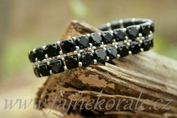 Silky beads Cross ploškované 6x6 mm, 30 ks - sytá černá