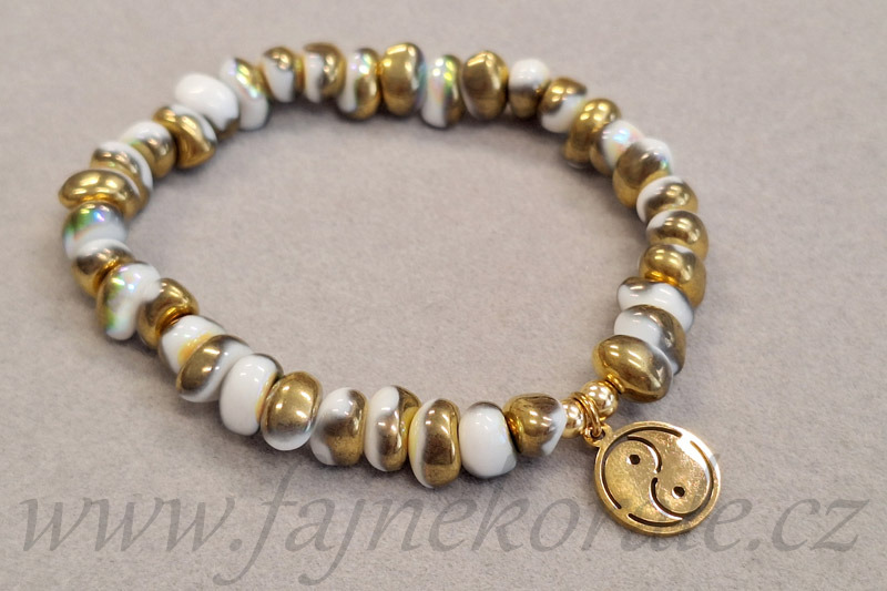 Mačkané korálky valounky Tico beads 5x7 mm, 30 ks - sytá bílá s půlpokovem Golden Rainbow