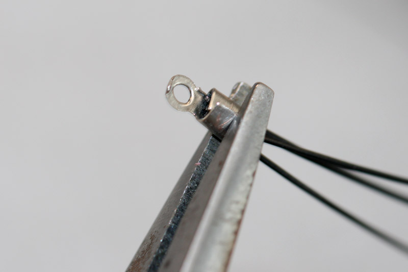 Bižuterní kleště ploché s půlkulatými čelistmi do špičky, The Beadsmith - červené