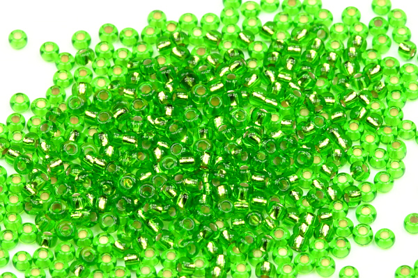 Rokajl Preciosa 9/0 (2,4 - 2,8 mm) RH, bal. 50 g - transp. zelená peridot se stř. průtahem