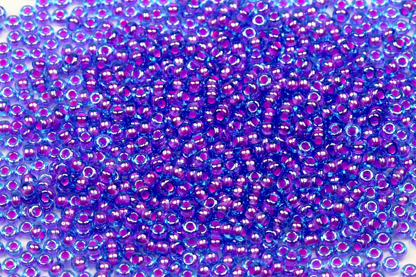PRECIOSA rokajl 10/0 (2,2 - 2,4 mm) RH, bal. 50 g - transp. modrá s fialovým průtahem