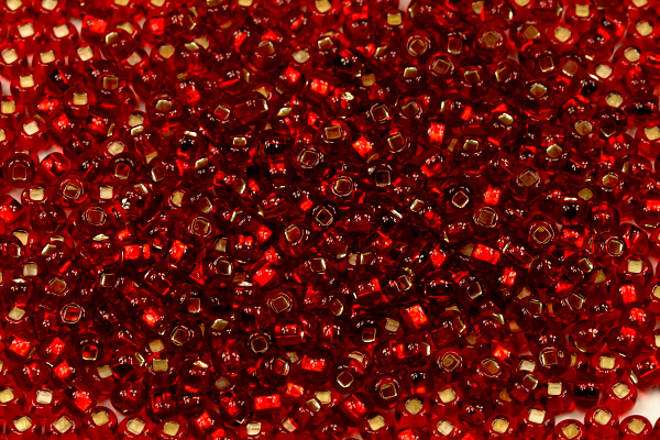 PRECIOSA rokajl 8/0 (2,8 - 3,2 mm) SH, bal. 50 g - transp. rubínově červená, SL