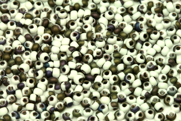 Rokajl Preciosa 8/0 (2,8 - 3,2 mm) RH, bal. 50 g - sytá matná černo-bílá, modrý půlpokov