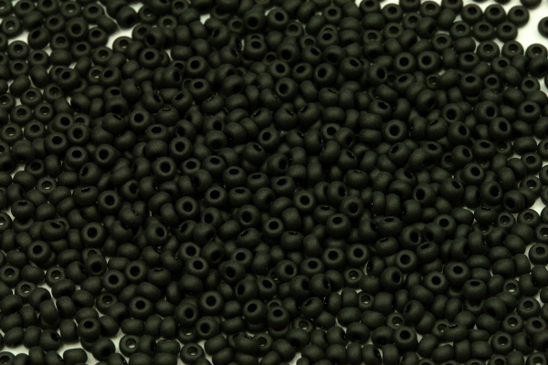 PRECIOSA rokajl 10/0 (2,2 - 2,4 mm) RH, bal. 50 g - sytá černá matná