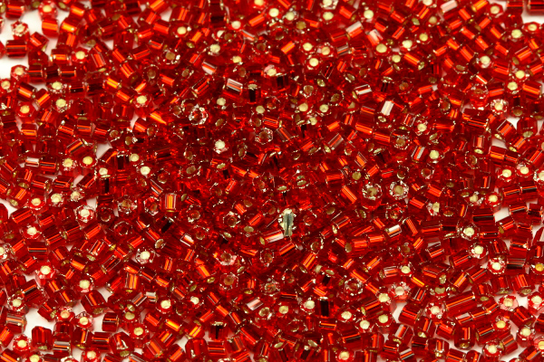 PRECIOSA™ dvoukrátky (2cuts) 10/0 (2,0 - 2,2 mm) RH, bal. 50 g - rubínově červená, SL