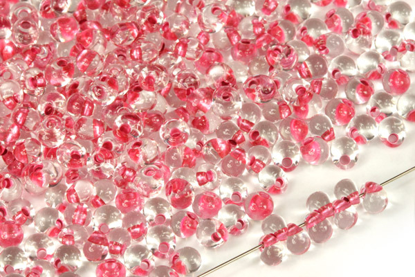 PRECIOSA™ Drops 5/0 (4,6 mm), bal. 20 g - krystal s růžovým metalickým průtahem