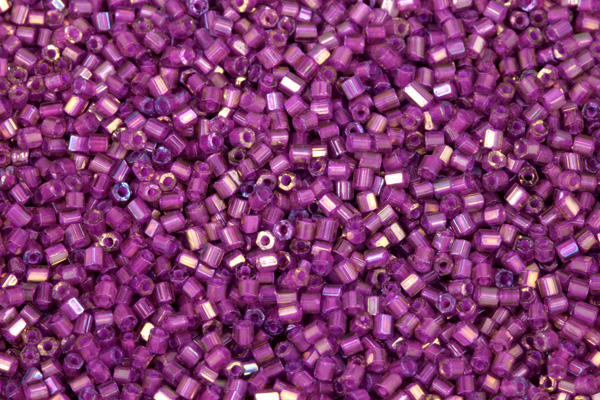 PRECIOSA™ dvoukrátky (2cuts) 11/0 (1,8 - 2,0 mm) RH, bal. 50 g - fialová, rainbow