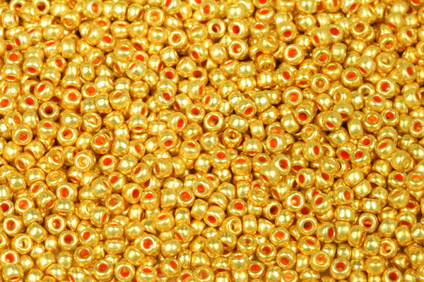 PRECIOSA rokajl 8/0 (2,8 - 3,2 mm) RH, bal. 50 g - metalická zlatá, výrazná