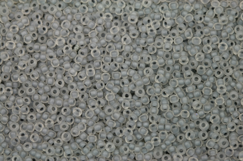 TOP Rokajl Preciosa 10/0 (2,2 - 2,4 mm) RH, bal. 50 g - krystal mat, šedý průtah (38342)