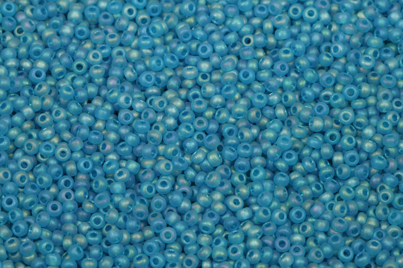 Rokajl Preciosa 10/0 (2,2 - 2,4 mm) RH, bal. 50 g - matný transp. akvamarín, iris rainbow