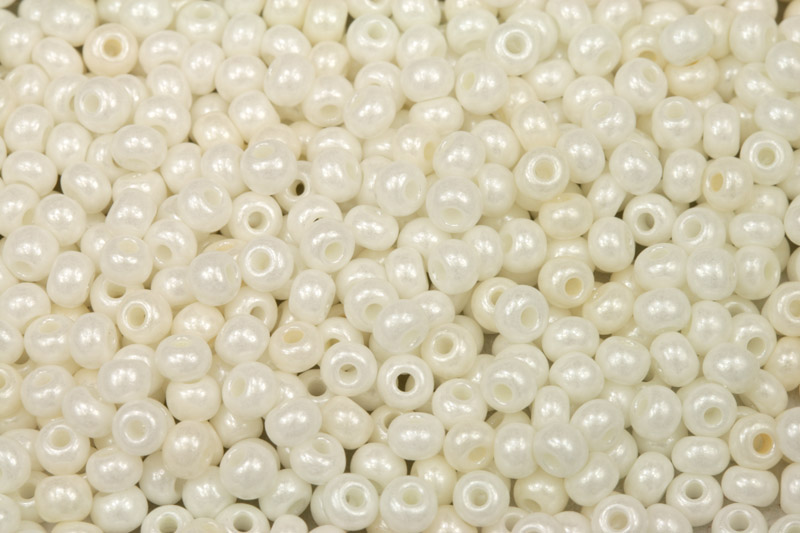 Rokajl Preciosa 6/0 (3,7 - 4,3 mm) SH, bal. 50 g - sytý vanilkový listr, pastel