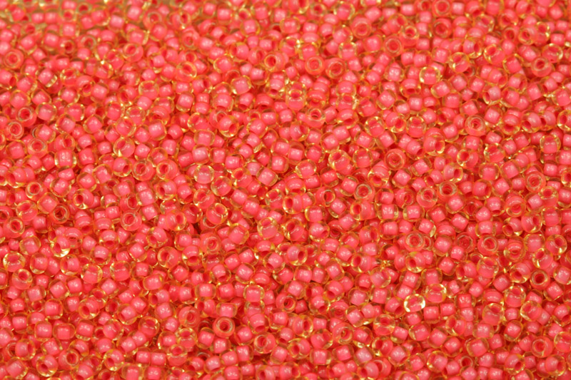 Rokajl Preciosa 11/0 (2,0 - 2,2 mm) RH, bal. 50 g - transp. žlutá s červenorůžovým průtah.