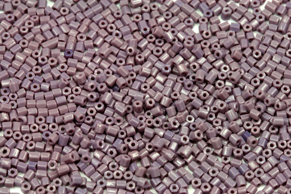 PRECIOSA dvoukrátky (2cuts) 11/0 (1,8 - 2,0 mm) RH, bal. 50 g - sytá fialová