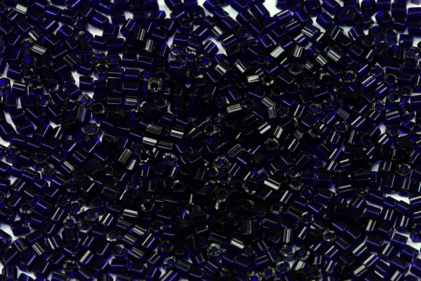 PRECIOSA™ dvoukrátky (2cuts) 10/0 (2,0 - 2,2 mm) RH, bal. 50 g - transp. kobaltově modrá