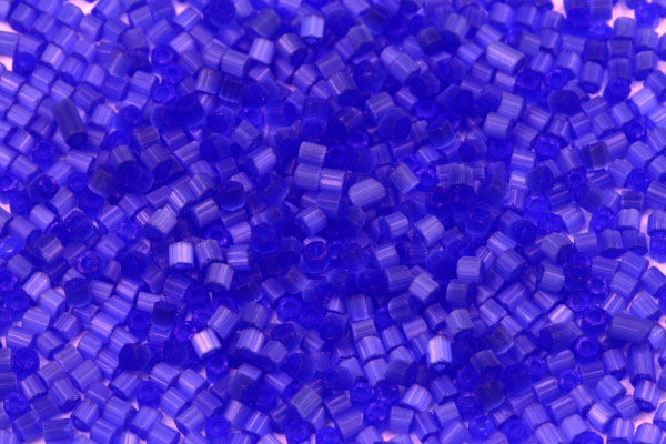 PRECIOSA™ dvoukrátky (2cuts) 11/0 (1,8 - 2,0 mm) RH, bal. 50 g - modrý atlas