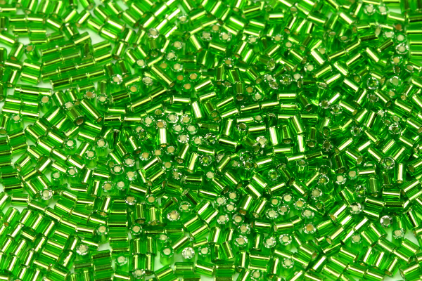 PRECIOSA Bugles-RH, rovné čípky 1" (2,3 mm), bal. 50 g - transp. zelená peridot, SL