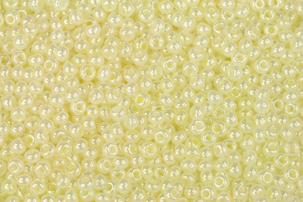 Rokajl Preciosa 8/0 (2,8 - 3,2 mm) RH, bal. 50 g - světle žlutý listr
