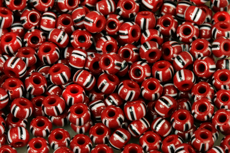 PRECIOSA rokajl 2/0 (5,8 - 6,3 mm) RH, bal. 50 g - sytá červená, černé+bílé proužky