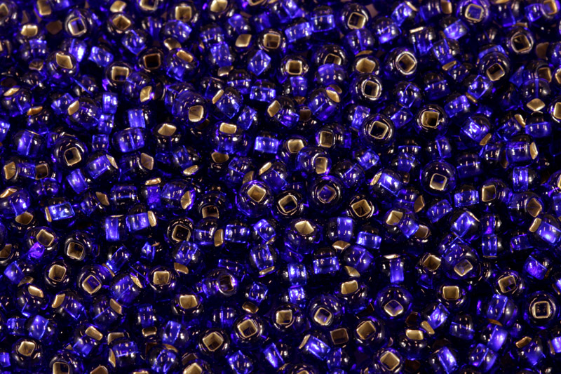 Rokajl Preciosa 6/0 (3,7 - 4,3 mm) SH, bal. 50 g - transp. tmavě kobaltově modrá, SL