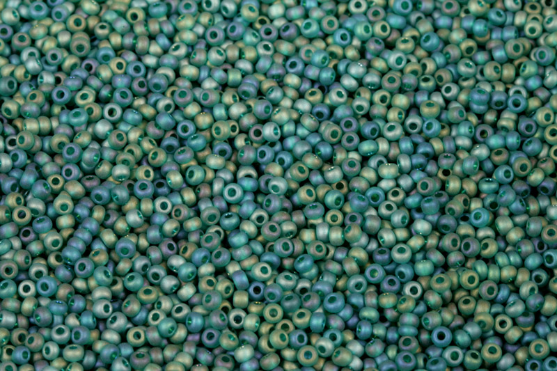 Rokajl Preciosa 11/0 (2,0 - 2,2 mm) SH, bal. 50 g - transp. zelená, rainbow