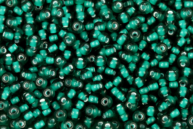 PRECIOSA rokajl 6/0 (3,7 - 4,3 mm) RH, bal. 50 g - transp. smaragdově zelená, bílý průtah