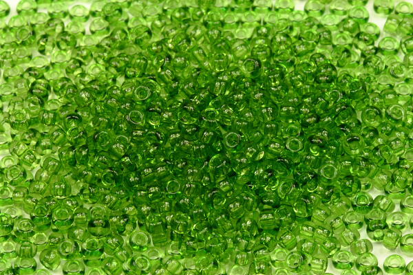 Rokajl Preciosa 10/0 (2,2 - 2,4 mm) RH, bal. 50 g - transparentní zelená