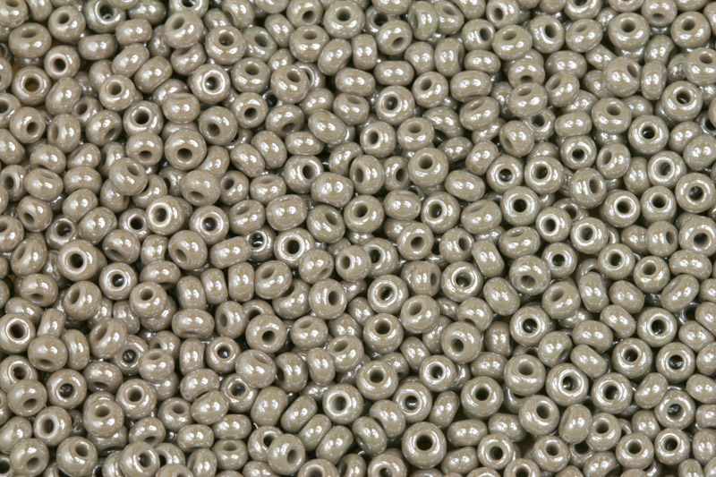 PRECIOSA rokajl 8/0 (2,8 - 3,2 mm) SH, bal. 50 g - sytá šedá s listrem, sfinx