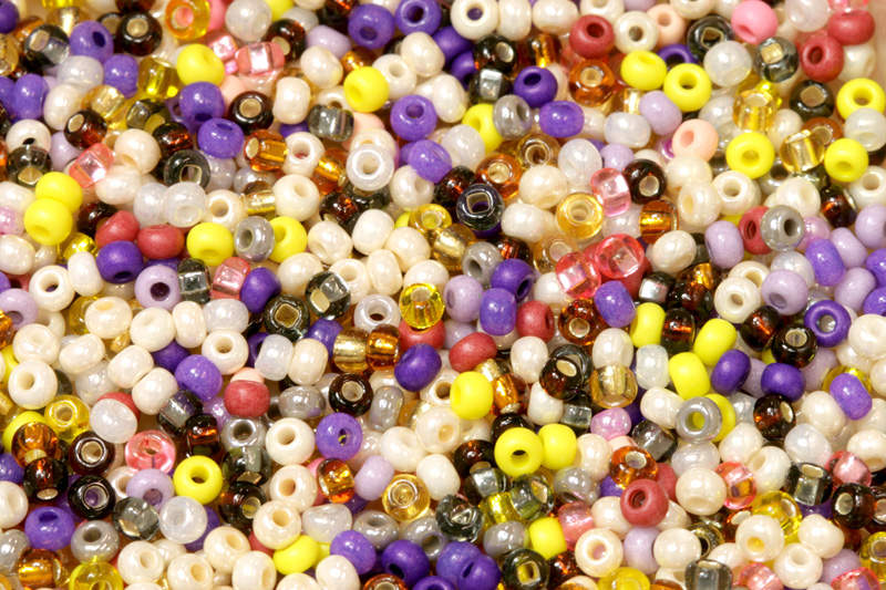 PRECIOSA rokajl MIX 8/0 (2,8 - 3,2 mm), bal. 50 g - krémová, fialová, žlutá mix