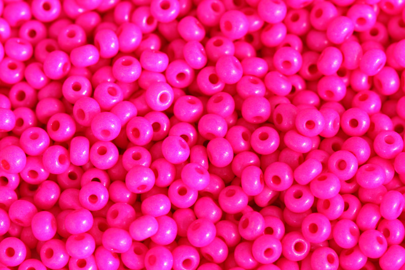 PRECIOSA rokajl 6/0 (3,7 - 4,3 mm) RH, bal. 50 g - sytý výrazný růžový listr