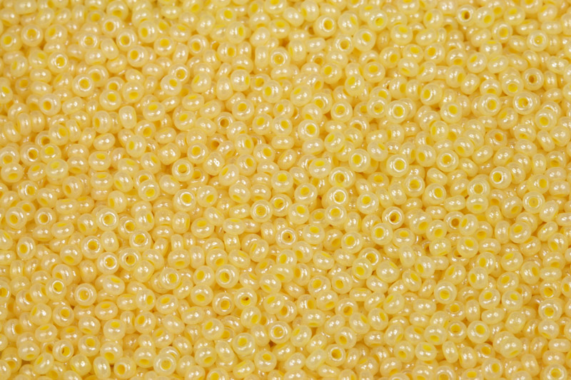 PRECIOSA rokajl 10/0 (2,2 - 2,4 mm) RH, bal. 50 g - žlutý listr, Ceylon