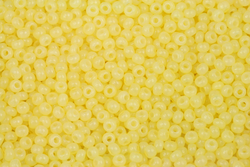 PRECIOSA rokajl 8/0 (2,8 - 3,2 mm) RH, bal. 50 g - světle žlutý solgel na alabastru