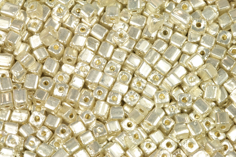 PRECIOSA kostičky 3,5x3,5x3,5 mm, bal. 50 g - světle zlatá, stříbrnozlatá, metalická