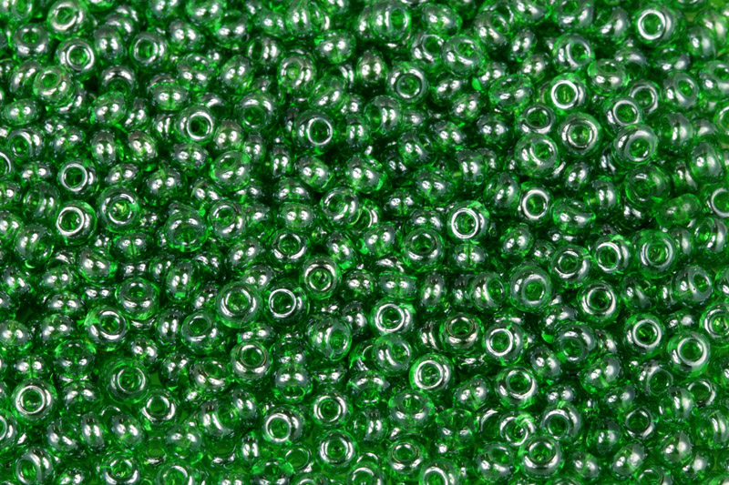 PRECIOSA rokajl 7/0 (3,2 - 3,7 mm) RH, bal. 50 g - transp. zelená s listrem, sfinx