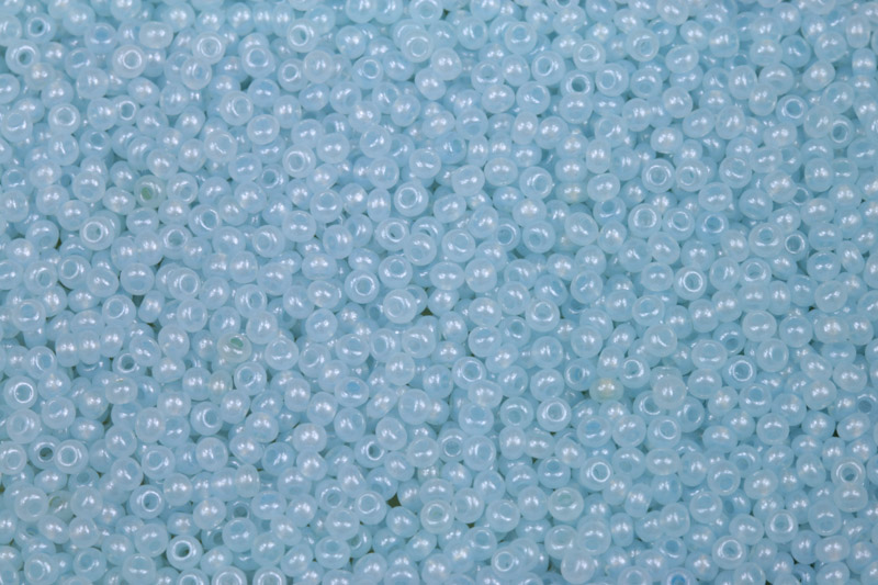 PRECIOSA rokajl 10/0 (2,2 - 2,4 mm) RH, bal. 50 g - světlá tyrkysově modrá perleťová