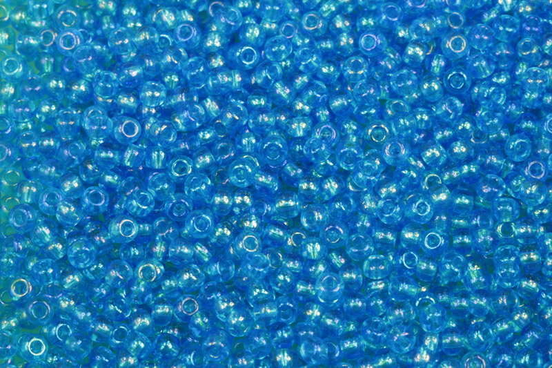 PRECIOSA rokajl 8/0 (2,8 - 3,2 mm) RH, bal. 50 g - transp. akvamarínově modrá, rainbow