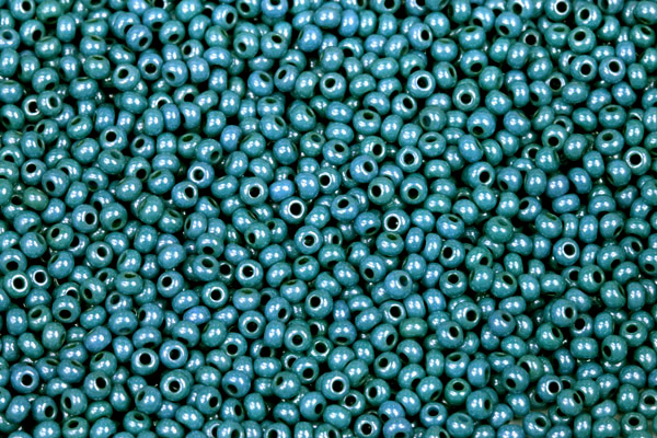 PRECIOSA rokajl 10/0 (2,2 - 2,4 mm) RH, bal. 50 g - zelený listr na modrém tyrkysu