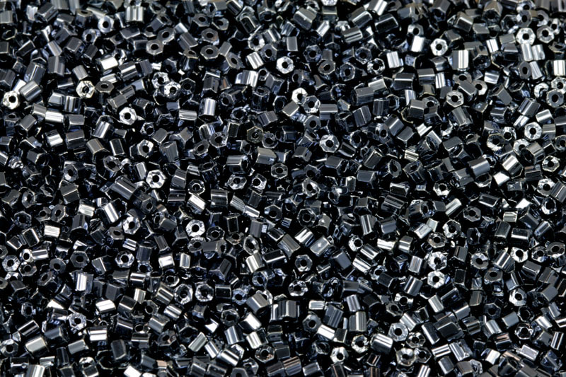 TOP PRECIOSA dvoukrátky (2cuts) 11/0 (1,8-2,0 mm) RH, bal. 50 g - hematit, sfinx (49102)