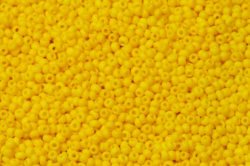 PRECIOSA rokajl 10/0 (2,2 - 2,4 mm) RH, bal. 50 g - matná sytá žlutá, 2 odstíny