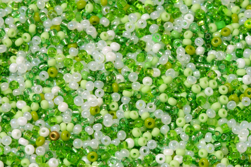 PRECIOSA rokajl MIX 11/0 až 10/0 (2,0 - 2,4 mm), bal. 50 g - bílo-zelený mix