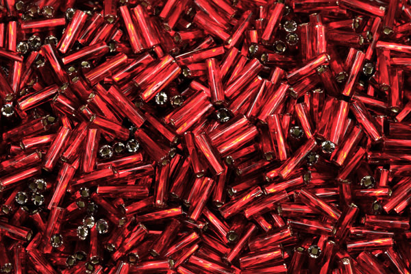 PRECIOSA Bugles-stáčená SH, čípky 3" (6,8 mm), bal. 50 g - rubínově červená, SL
