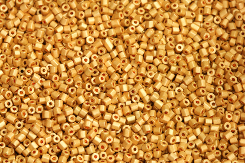 PRECIOSA dvoukrátky (2cuts) 10/0 (2,0-2,2 mm) RH, bal. 50 g - metalická zlatá matná