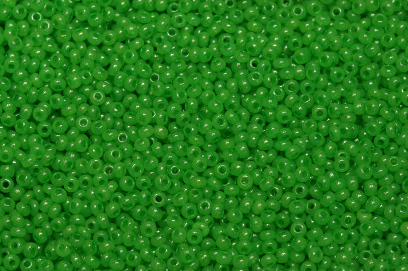 PRECIOSA rokajl 11/0 (2,0 - 2,2 mm) RH, bal. 50 g - svěží zelená, alabastr solgel