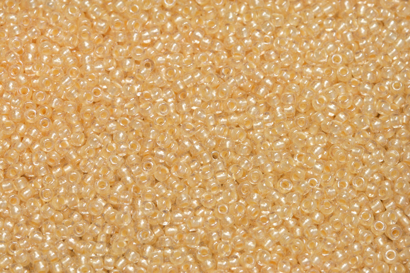 PRECIOSA rokajl 11/0 (2,0 - 2,2 mm) RH, bal. 50 g - krystal, žlutý perleťový průtah, sfinx