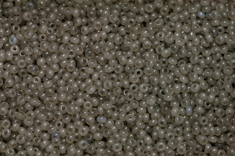 PRECIOSA rokajl 11/0 (2,0 - 2,2 mm) RH, bal. 50 g - šedá, solgel na alabastru