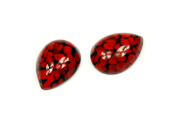 Skleněný kabošon kapka 18x13 mm, 1 ks - černo-červený matrix